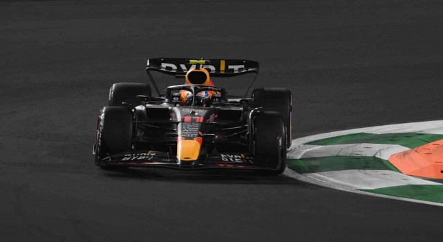 Formula 1 Suudi Arabistan GPde kazanan Verstappen oldu