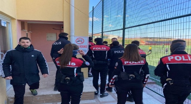 Futbol maçında kavga; 2 hakem yaralandı, 6 kişi gözaltına alındı