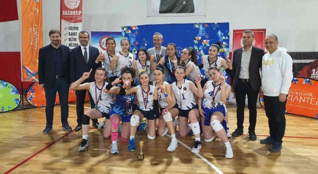 Gaziantep Kolej Vakfının sultanları voleybolda namağlup şampiyon