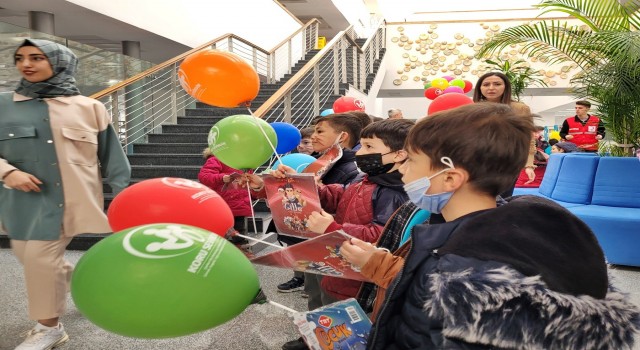 Geleceğin üniversite öğrencileri ÇAKÜ Kütüphanesini inceledi