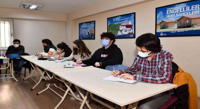 Gençler Tepebaşında yabancı dil öğreniyor