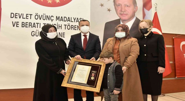Gümüşhanede şehit ailesine Devlet Övünç Madalyası tevcih töreninde gözyaşları sel oldu
