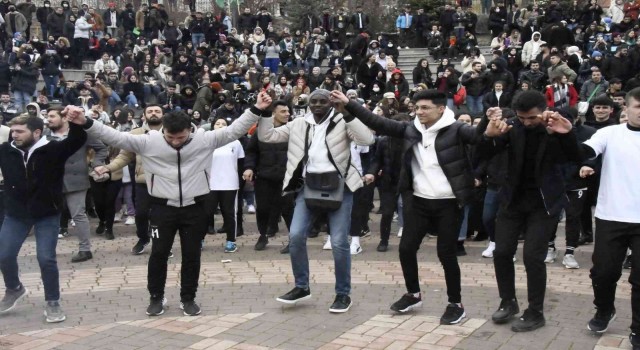 Gümüşhanede soğuk havaya ve kar yağışına rağmen Nevruz kutlandı