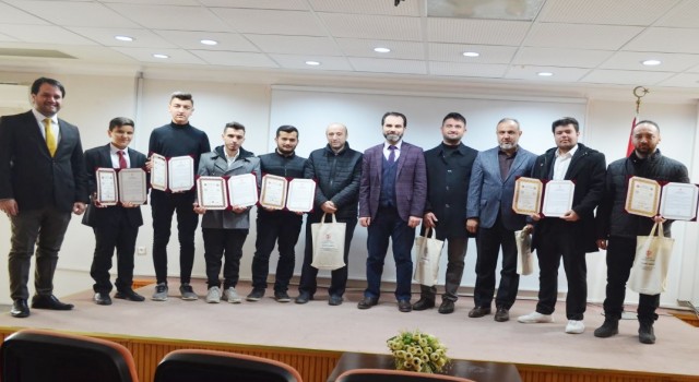 Hafızlık Tespit Sınavında başarılı olan 11 öğrenciye belgeleri verildi