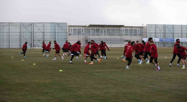 Hakan Çalhanoğlu: Üçlü savunma sisteminden çok memnunum