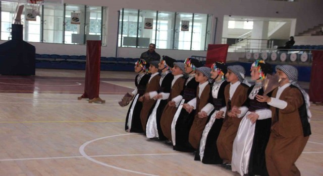 Hakkaride ‘Kulüpler Arası Halk Oyunları Yarışması düzenlendi