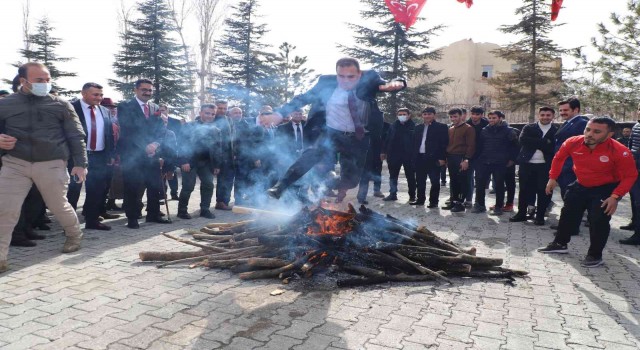 Hakkaride renkli nevruz kutlaması