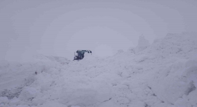 Hakkaride tüm köy ve mezra yoları ulaşıma açıldı