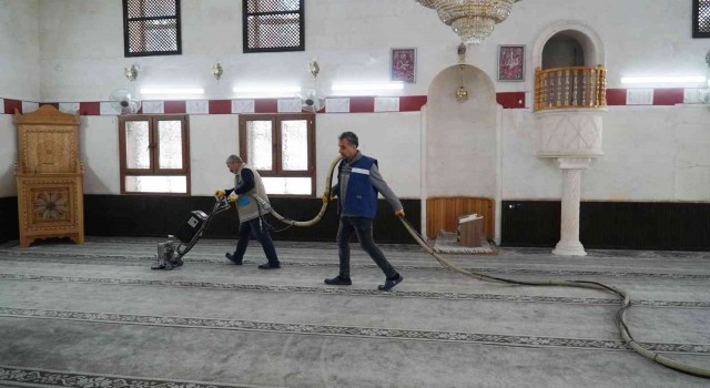 Haliliyedeki camilerde Ramazan hazırlığı