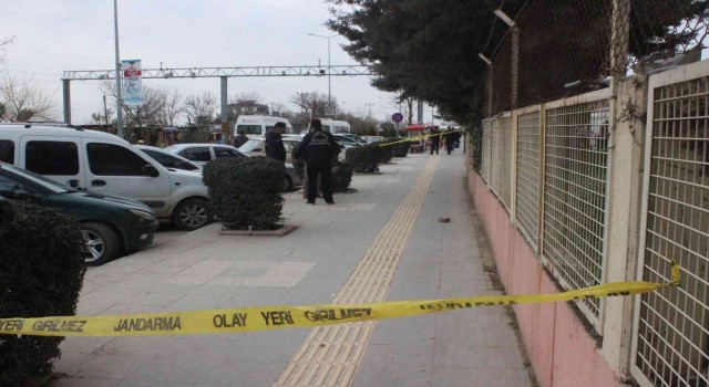 Hastane önünde karısına kurşun yağdırdı