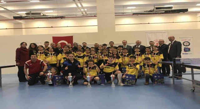 “Hayata Renk Verelim” projesinde başarı gösteren sporculara ödülleri verildi