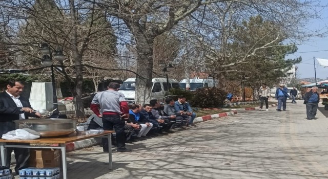 Hisarcık Dereköyde 52 yıl önceki depremde ölenler için mevlit okutuldu