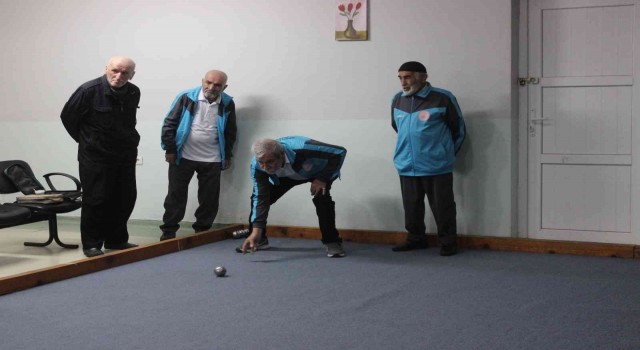 Huzurevi sakinleri bocce ile eğlendi
