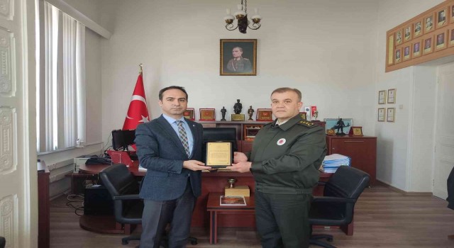 İl Sağlık Müdürü Açıkgözden, pandemi ile mücadelenin gizli kahramanlarına teşekkür ziyareti