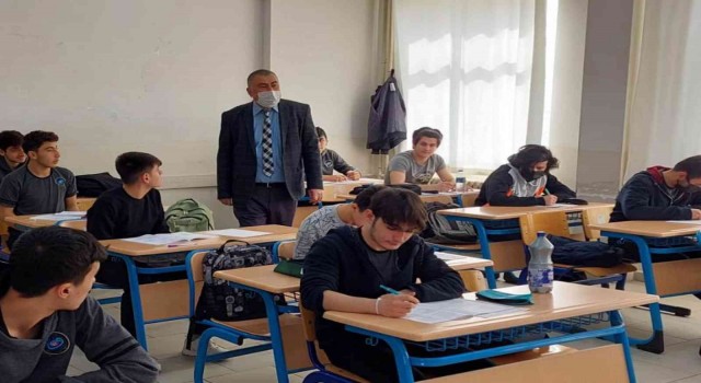 İmam hatip lisesi öğrencilerine mesleki sınav yapıldı