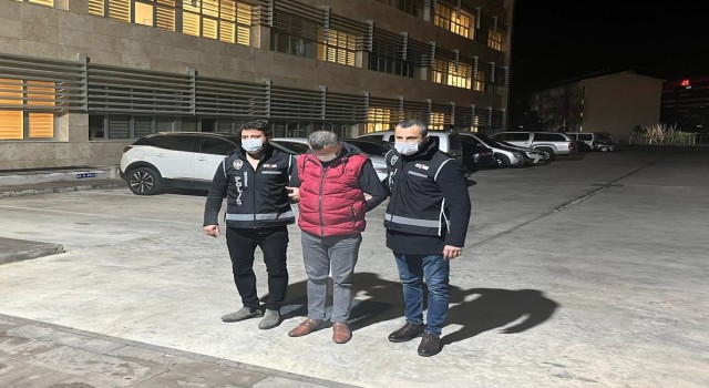 Interpol tarafından aranan suç örgütü lideri Antalyada yakalandı