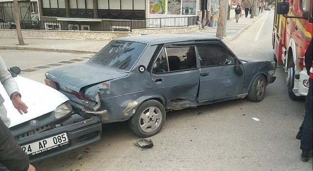 Ispartada otomobil itfaiye aracıyla çarpıştı
