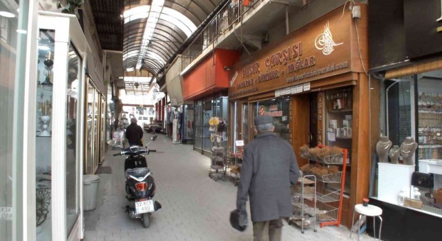 Ispartanın 461 yıllık Üzüm Çarşısı yıllara meydan okuyor