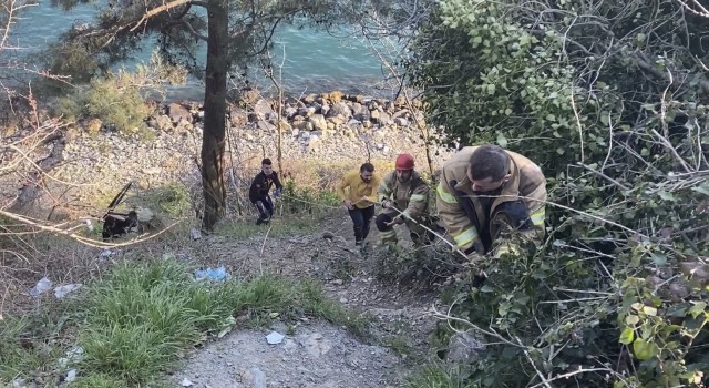 İstanbul Boğazında hareketli anlar: Hipotermi geçiren genci kurtarmak için zamanla yarıştılar