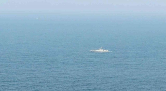 İstanbul Boğazının girişinde mayın arama çalışmaları havadan görüntülendi