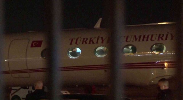 İstanbulda gerçekleşecek Rusya-Ukrayna müzakerelerine katılacak Ukrayna heyetini taşıyan uçak Atatürk Havalimanına iniş yaptı.