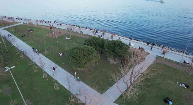 İstanbulda güneşi gören vatandaşlar sahillere akın etti