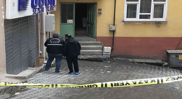 İtfaiye ve polis ekipleri tarafından evinde ölü bulundu