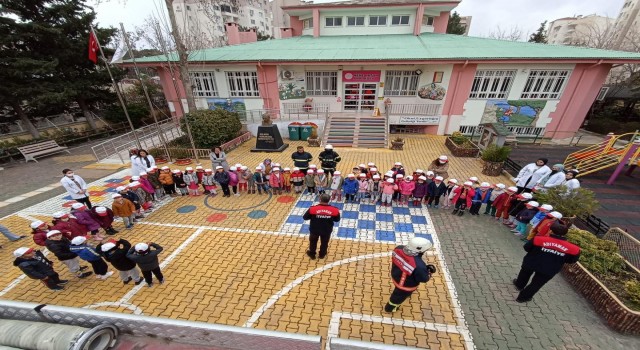 İtfaiyecilerden miniklere yangın eğitimi