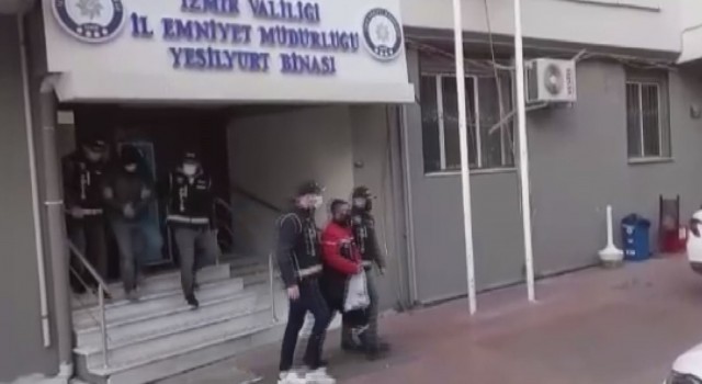 İzmirde binlerce lira sahte para ele geçirildi: 1 tutuklama