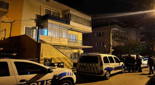 İzmirde bir kişi bıçaklanmış halde ölü bulundu