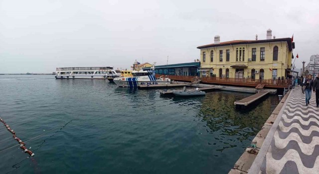 İzmirde deniz ulaşımı normal seyrinde sürüyor