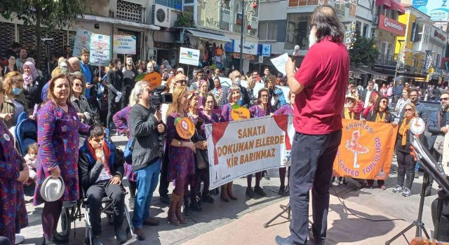 İzmirde Dünya Tiyatro Günü coşkuyla kutlandı