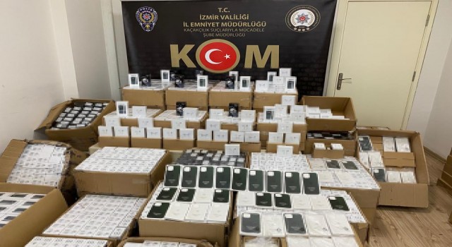 İzmirde kaçak cep telefonu operasyonu