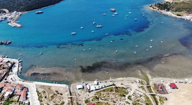 İzmirde korkutan görüntü: Çekilen deniz havadan görüntülendi