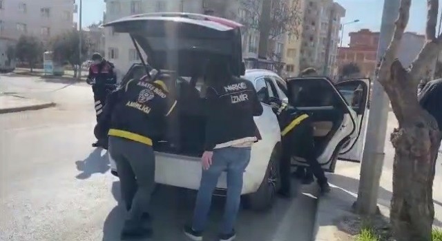 İzmirde polis ekiplerinden huzur ve güven uygulaması