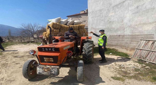 Jandarmadan traktör kazalarını önlemeye yönelik denetim ve eğitim faaliyetleri