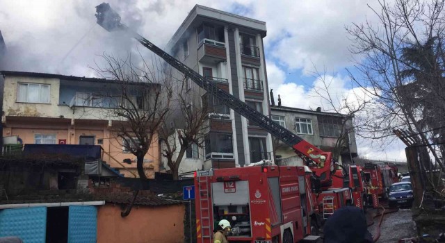 Kağıthanede korkutan yangın
