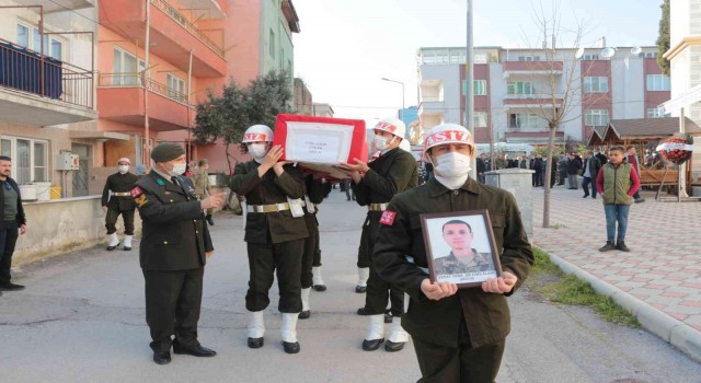 Kalp krizi geçiren asker son yolculuğuna uğurlandı