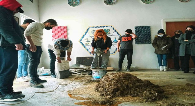 Karacasuda geleneksel kerpiç ve sıkıştırılmış toprak tekniği konuşuldu
