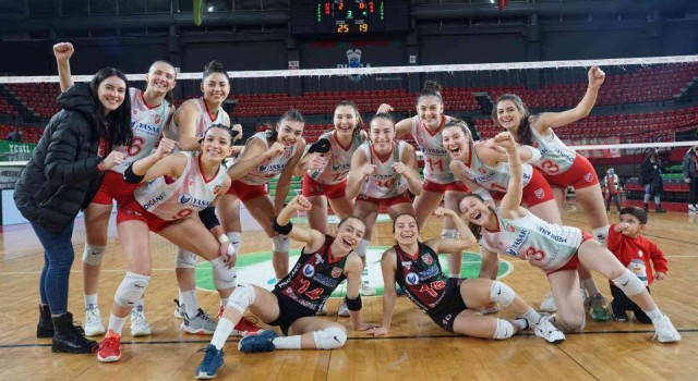 Karşıyaka Kadın Voleybol, Edremit Belediyesi Altınoluksporu yendi