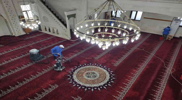 Kartal Belediyesi Ramazan ayı öncesi ibadethaneleri temizliyor