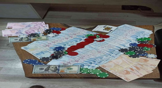 Kartalda iş yerinin gizli bölümünde kumar oynayanlara polis baskını