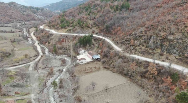 Kastamonuda heyelan: Köy yolları ulaşıma kapandı