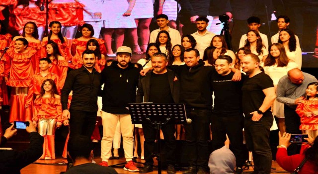 Kayahan, Manavgatta konserle anıldı