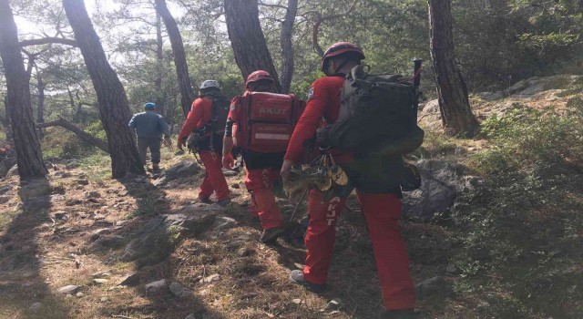 Kayalık alanda 6 gündür mahsur kalan keçi kurtarıldı