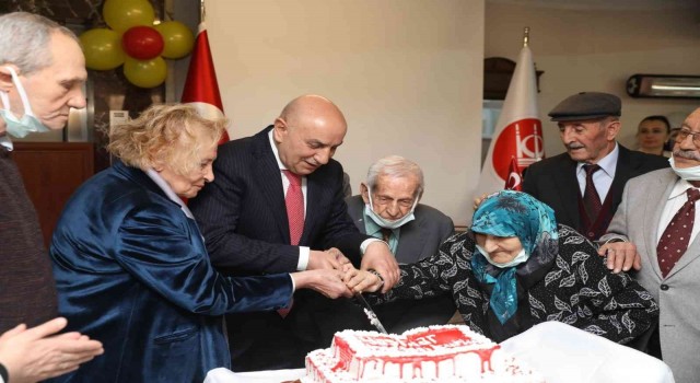 Keçiörende huzurevinde moral eğlencesi