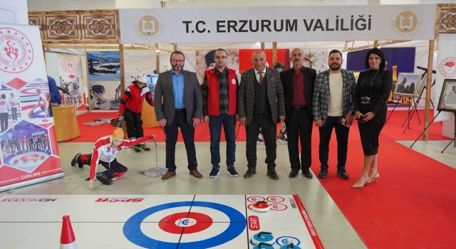 Kış ve buz sporları standına yoğun ilgi