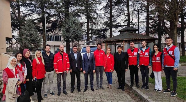 Kızılay sevgi evlerinde çocuklarla kucaklaştı