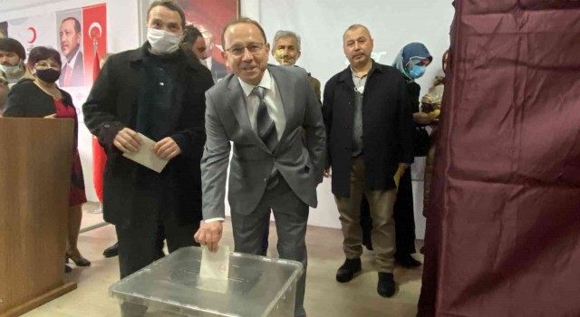 Kızılayın yeni başkanı Kanlı oldu