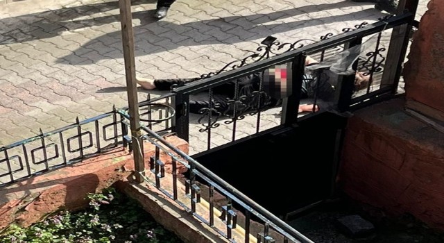 Kocaelide eşi tarafından bıçaklanan kadın hayatını kaybetti